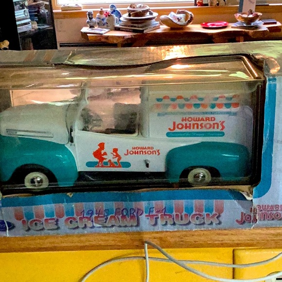 π¨ Deadstock 1948 Ford F1 ICE CREAM TRUCK Howard Johnsonβs NIB - Picture 2 of 16